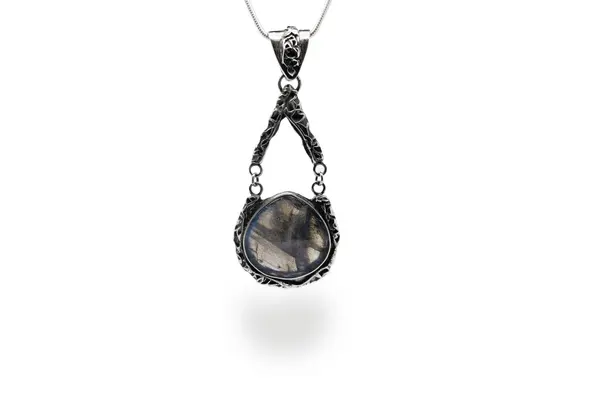 Exclusive pendant with Labradorite