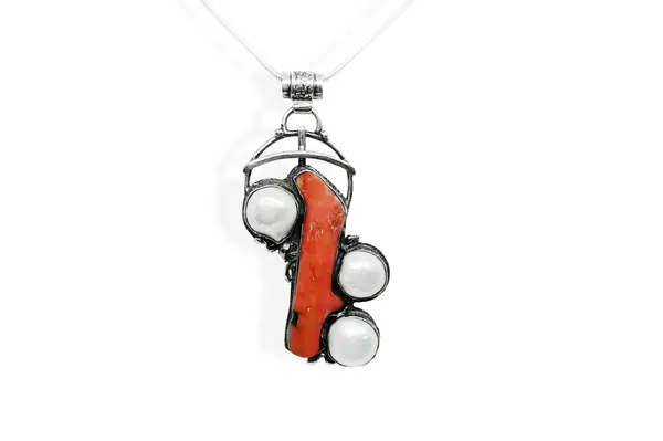 Exclusive pendant with Pearls and Coral
