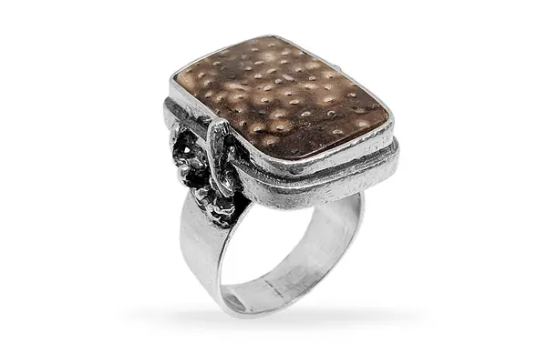Exclusive ring - Corals