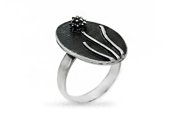 One-of-a-kind ring - Bud