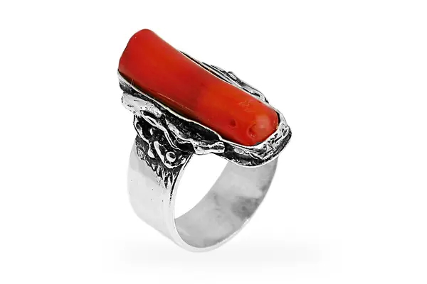 Exclusive ring with Coral