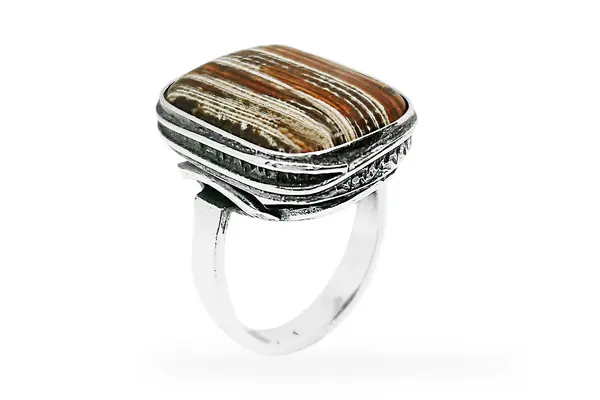Exclusive ring with Tiger's eye