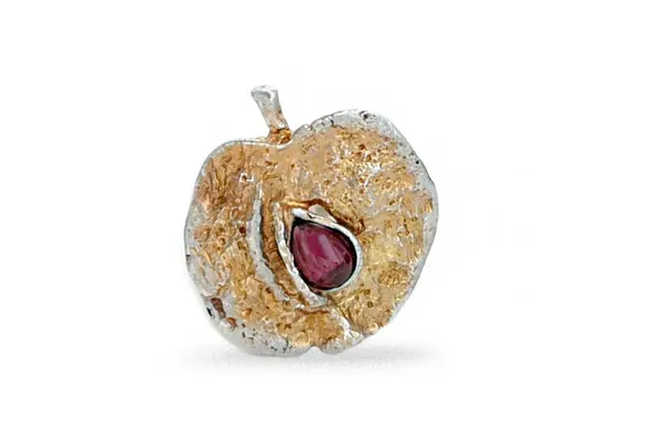 Apple Ring with Garnet Gem