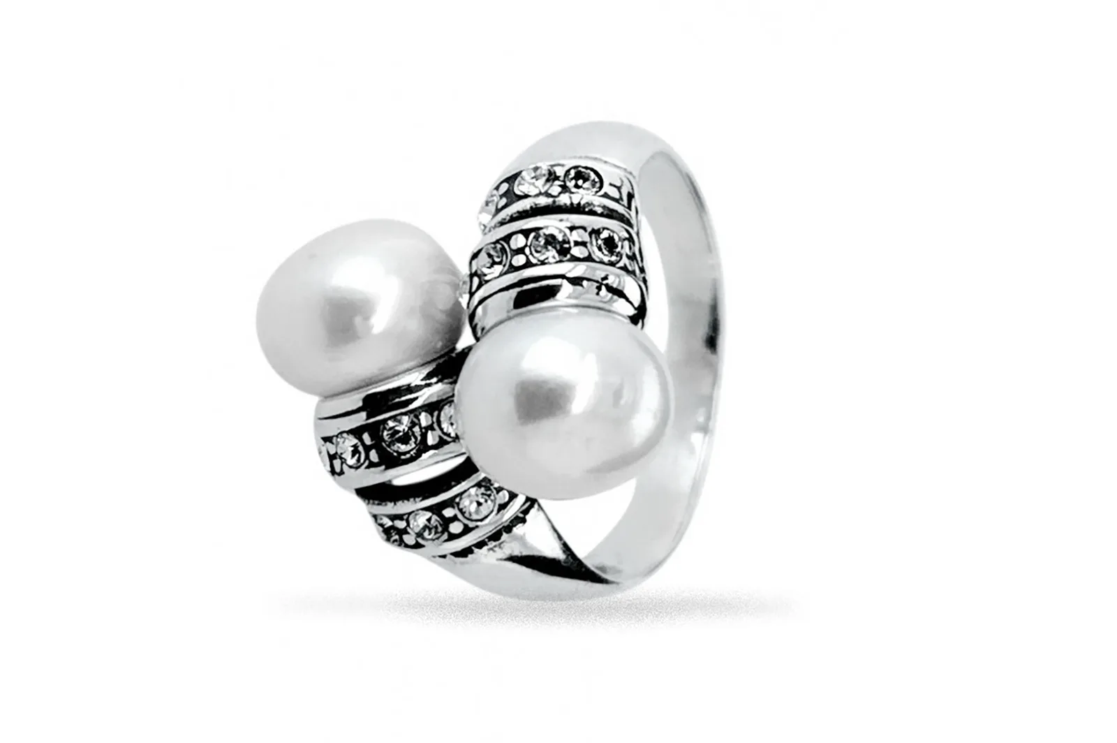 Silver ring with Pearls and Crystals